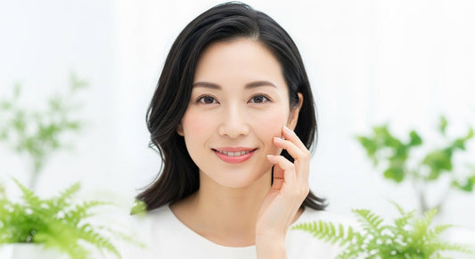 毛穴も美白も諦めない。透明感あふれる肌へ導く美容液の選び方